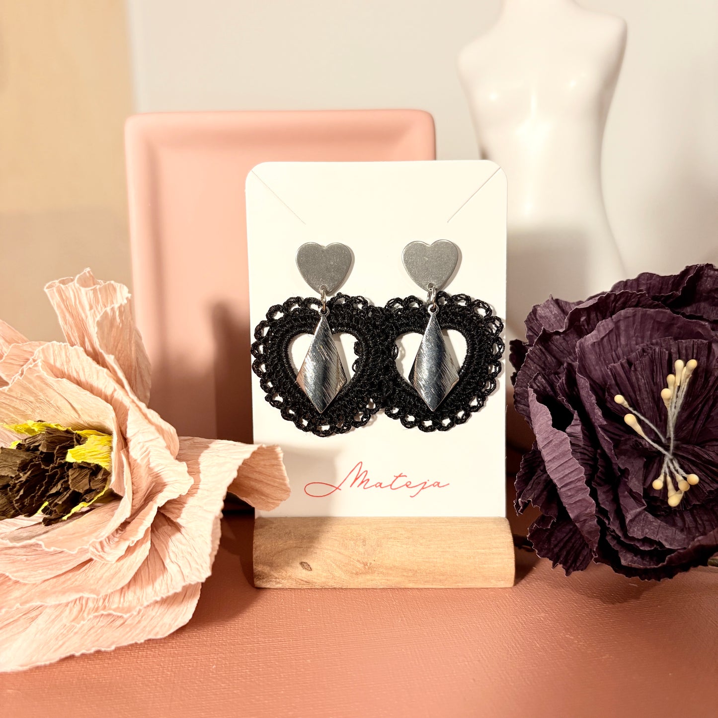 Noir Heart Earrings 🖤✨